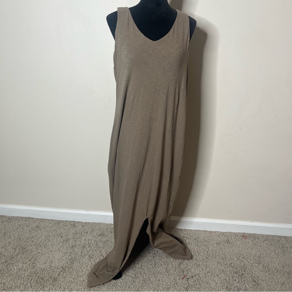 Artisan Ny Dresses & Skirts - Artisan NY Women’s Khaki Tan V~Neck Sleeveless Split Jersey Knit Maxi Dress Sz L